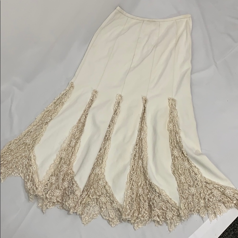 Linda Lundstrom cream lace Suit additional photos